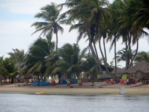 Hängematten, Palmen und Kokosnüsse in Ada Beach